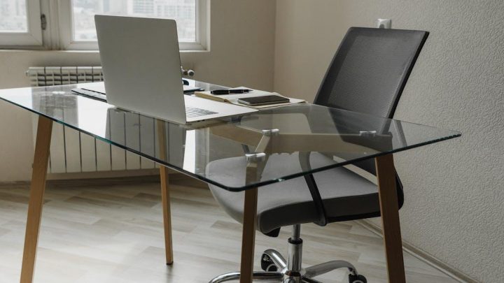 Hvorfor en god kontorstol er vigtig for dit helbred og produktivitet