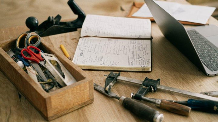 Fra fundament til hæk: Den komplette guide til boligvedligeholdelse